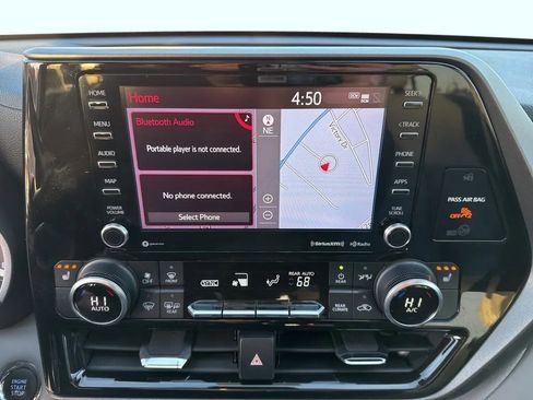 Used 2022 Toyota Highlander XLE image 21