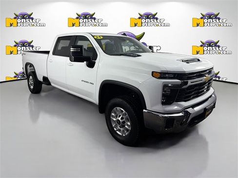 Used 2024 Chevrolet Silverado 2500 LT image 3