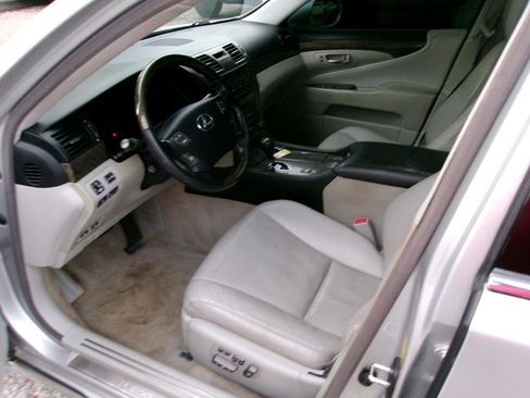 Used 2007 Lexus LS 460 RWD image 11