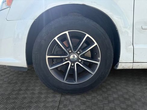 Used 2017 Dodge Grand Caravan SXT FWD image 13