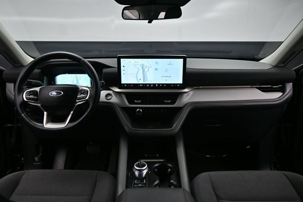 Used 2025 Ford Explorer Active AWD/4WD image 21