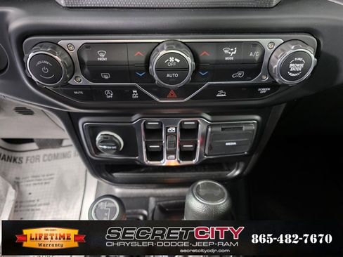 Used 2023 Jeep Wrangler Sahara image 24