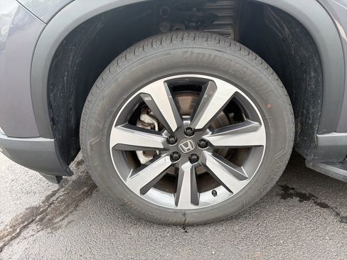 Certified 2025 Honda Pilot Touring image 10