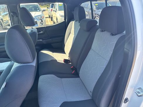 Used 2021 Toyota Tacoma TRD Sport AWD/4WD image 36
