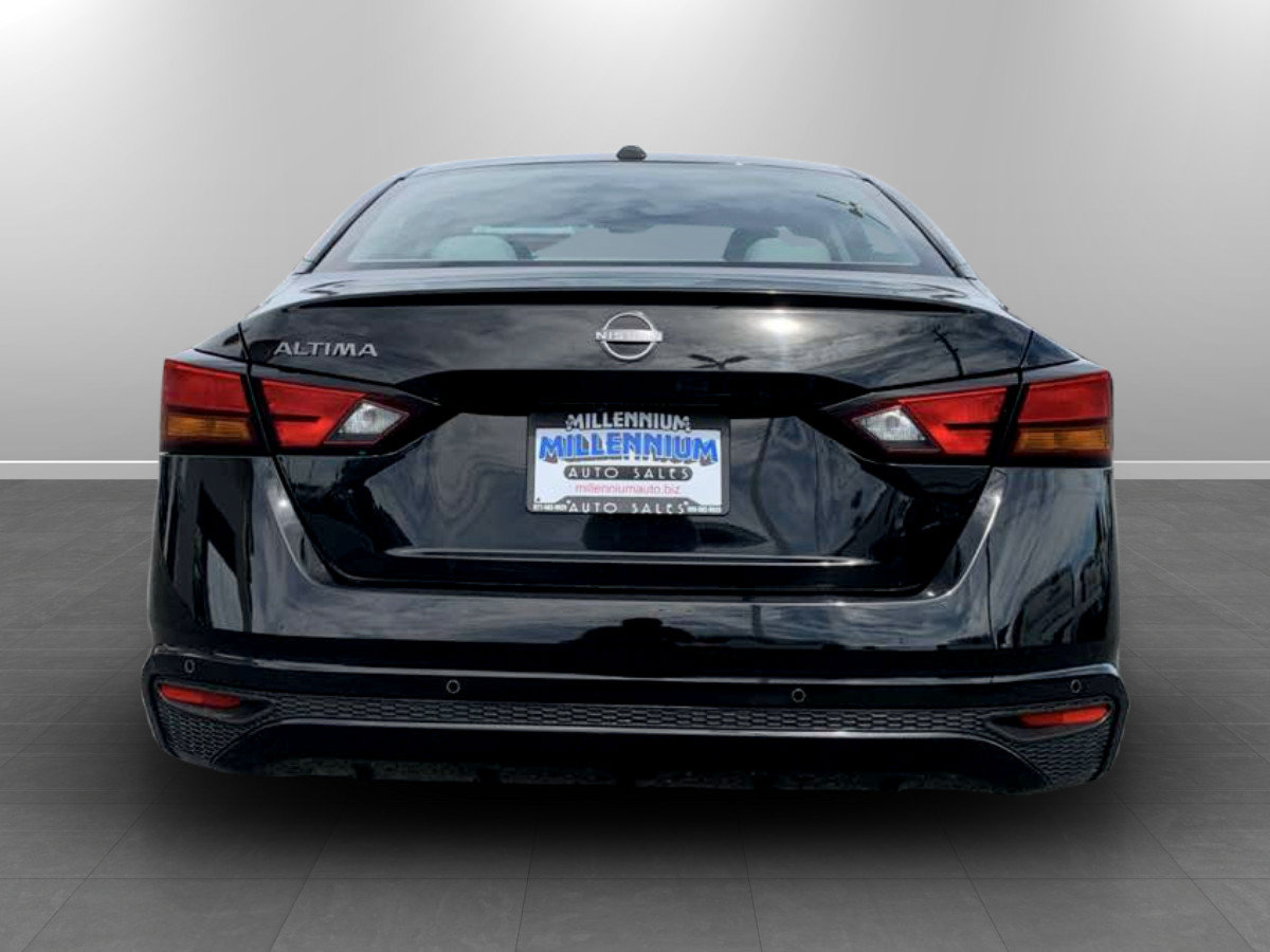 Used 2025 Nissan Altima 2.5 SV FWD image 6