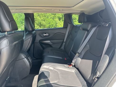 Used 2022 Jeep Cherokee Limited AWD/4WD image 7
