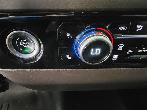 Used 2024 GMC Sierra 1500 SLT AWD/4WD image 16