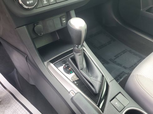 Certified 2016 Toyota Corolla LE FWD image 29