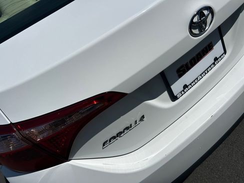 Used 2017 Toyota Corolla LE w/ Carpet Mat Package (TMS) FWD image 17