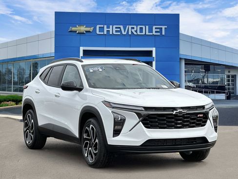 Certified 2024 Chevrolet Trax RS w/ Sunroof Package FWD image 6