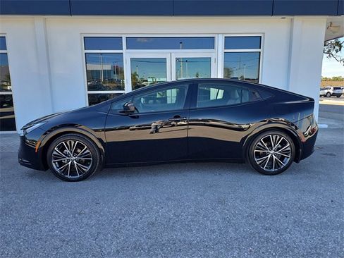 Used 2024 Toyota Prius XLE image 4