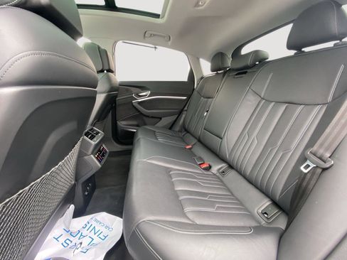 Used 2022 Audi e-tron Prestige w/ Prestige Package image 20