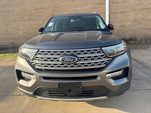 Used 2022 Ford Explorer Limited w/ Equipment Group 301A RWD image 2