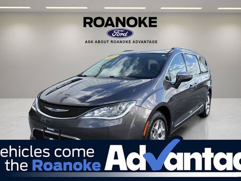 Used 2019 Chrysler Pacifica Limited FWD image 1
