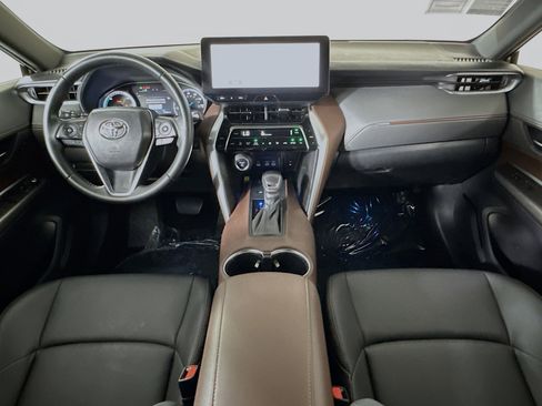 Used 2023 Toyota Venza XLE image 26