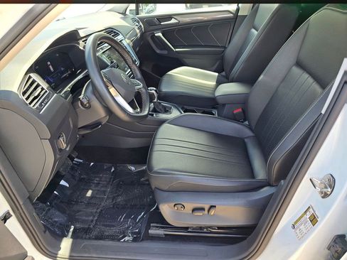 Used 2024 Volkswagen Tiguan SE FWD image 16