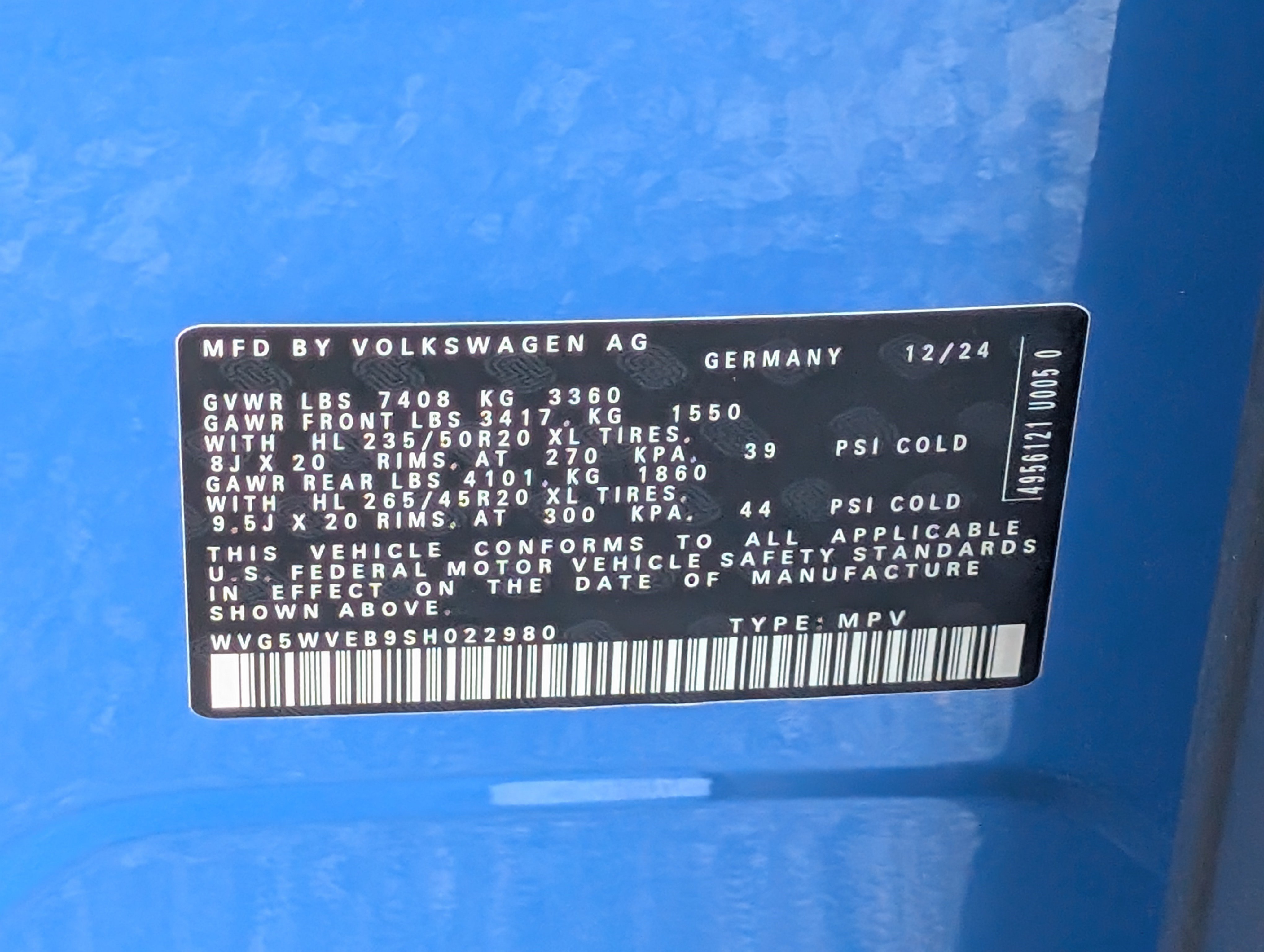 Used 2025 Volkswagen ID. Buzz 1st Edition RWD image 40