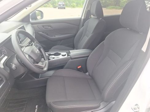 Used 2025 Nissan Rogue S AWD/4WD image 9