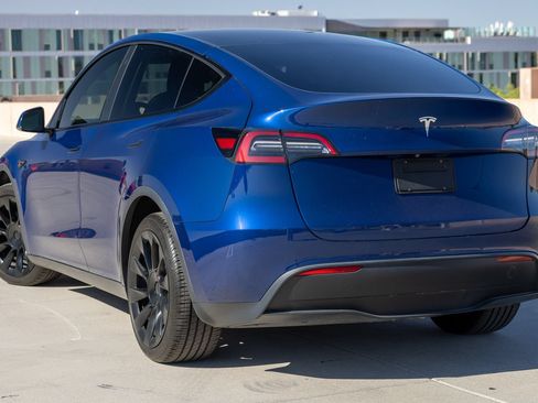 Used 2021 Tesla Model Y Long Range AWD/4WD image 16