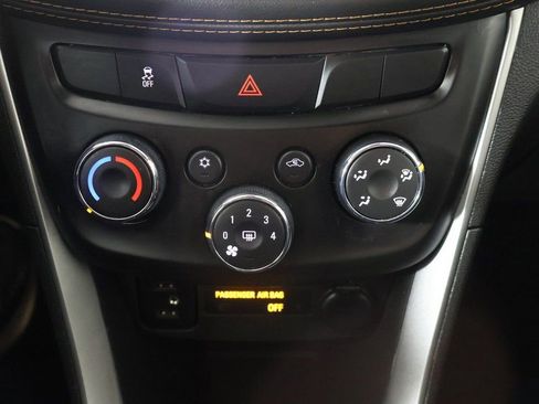 Used 2020 Chevrolet Trax LT w/ Driver Confidence Package image 40