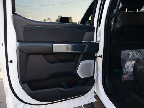 Used 2025 Ford F450 Platinum w/ FX4 Off-Road Package image 39