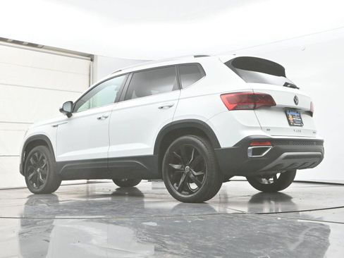 Certified 2022 Volkswagen Taos SE w/ Panoramic Sunroof Package FWD image 31