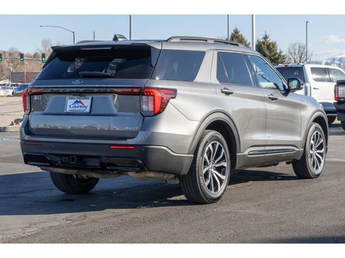 Used 2025 Ford Explorer ST-Line image 3