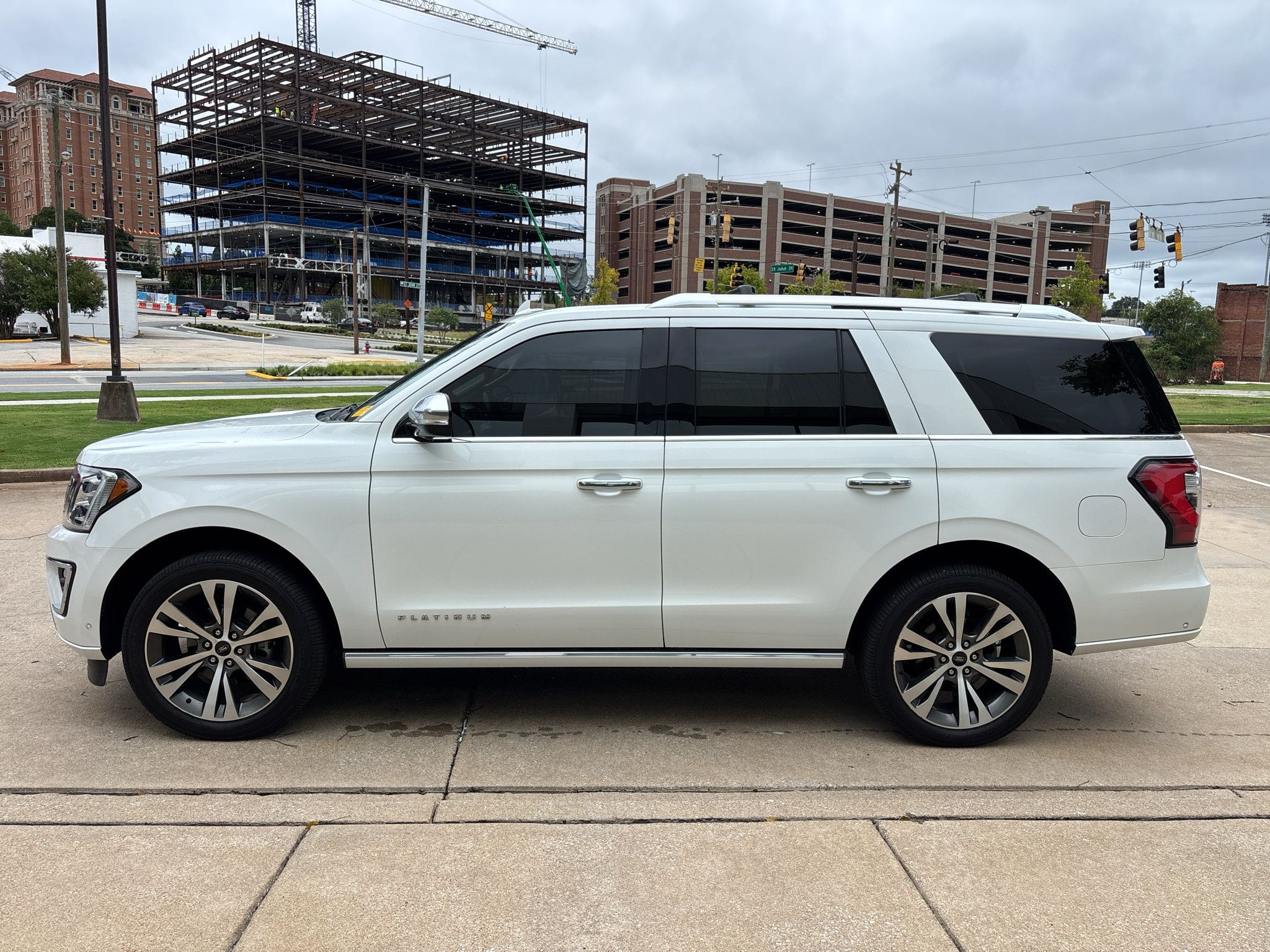 Used 2020 Ford Expedition Platinum AWD/4WD image 5