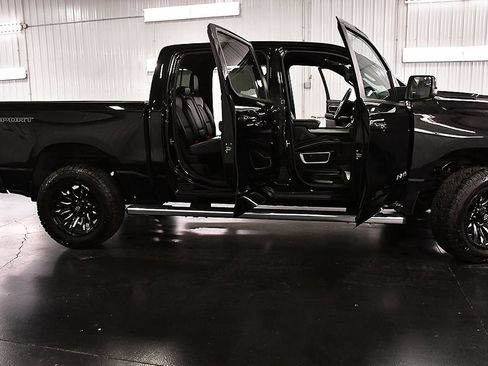 Used 2023 RAM 1500 Laramie AWD/4WD image 29