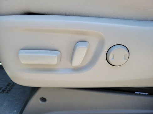 Used 2020 Toyota Sienna XLE w/ XLE Navigation Package FWD image 18