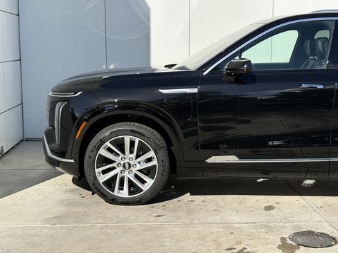 New 2026 Cadillac Vistiq Luxury w/ LPO, Floor Liner Package image 4