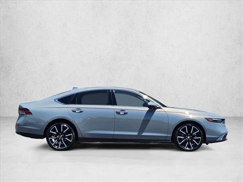 Used 2024 Honda Accord Touring image 4