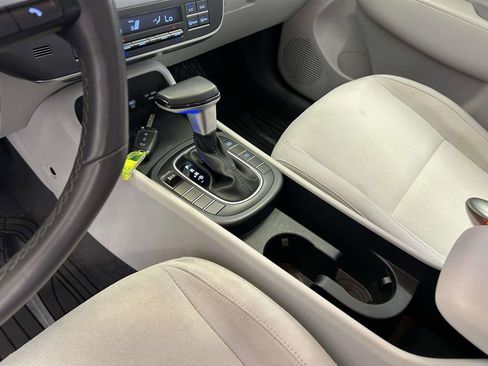 Used 2024 Hyundai Kona SEL FWD image 18