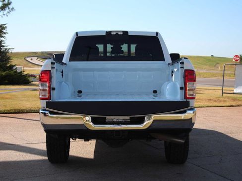 Used 2024 RAM 2500 Tradesman w/ Chrome Appearance Group AWD/4WD image 11