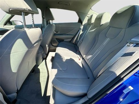 Used 2025 Hyundai Elantra Sport image 22