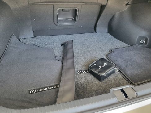 Certified 2020 Lexus ES 300h w/ Accessory Package 2 image 15