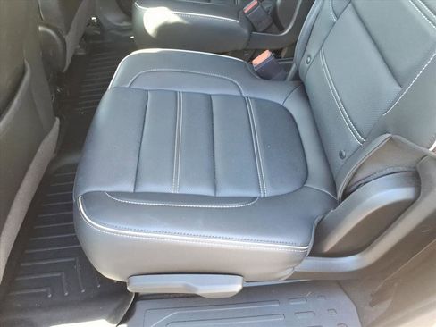 Used 2023 GMC Acadia Denali w/ Denali Technology Package image 21