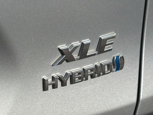 Certified 2020 Toyota RAV4 XLE w/ Carpet Mat Package AWD/4WD image 7