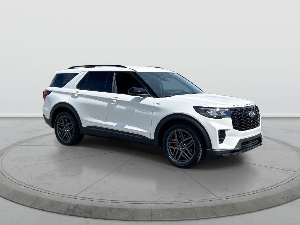 Used 2025 Ford Explorer ST-Line w/ Premium Package RWD image 2
