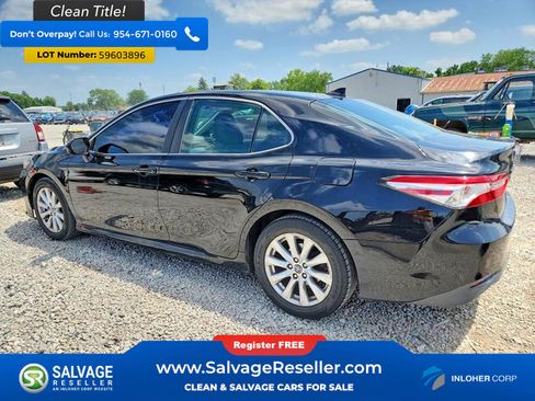 Used 2018 Toyota Camry LE FWD image 3