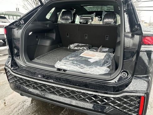 New 2026 Volkswagen Tiguan SE R-Line image 15