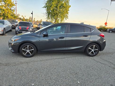 Used 2017 Chevrolet Cruze LT FWD image 10