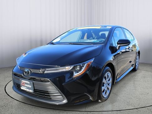 Used 2024 Toyota Corolla LE image 4