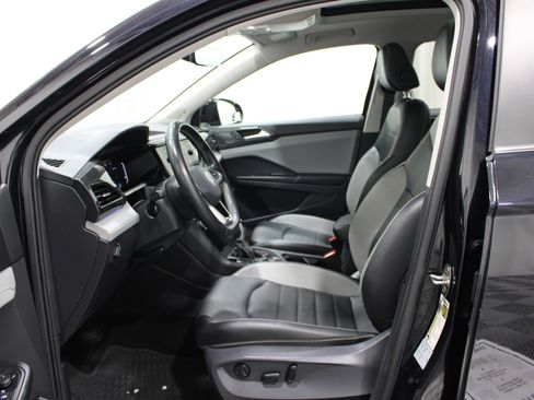 Used 2022 Volkswagen Taos SEL AWD/4WD image 3