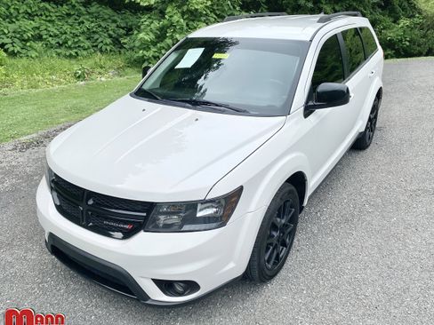 Used 2019 Dodge Journey SE w/ Premium Group image 1