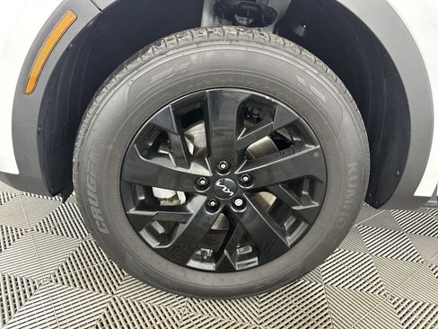 Certified 2023 Kia Sorento S w/ Panoramic Sunroof Package image 13