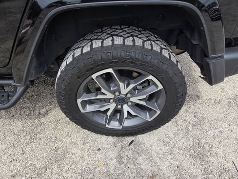 Used 2024 Jeep Wrangler Unlimited AWD/4WD image 4