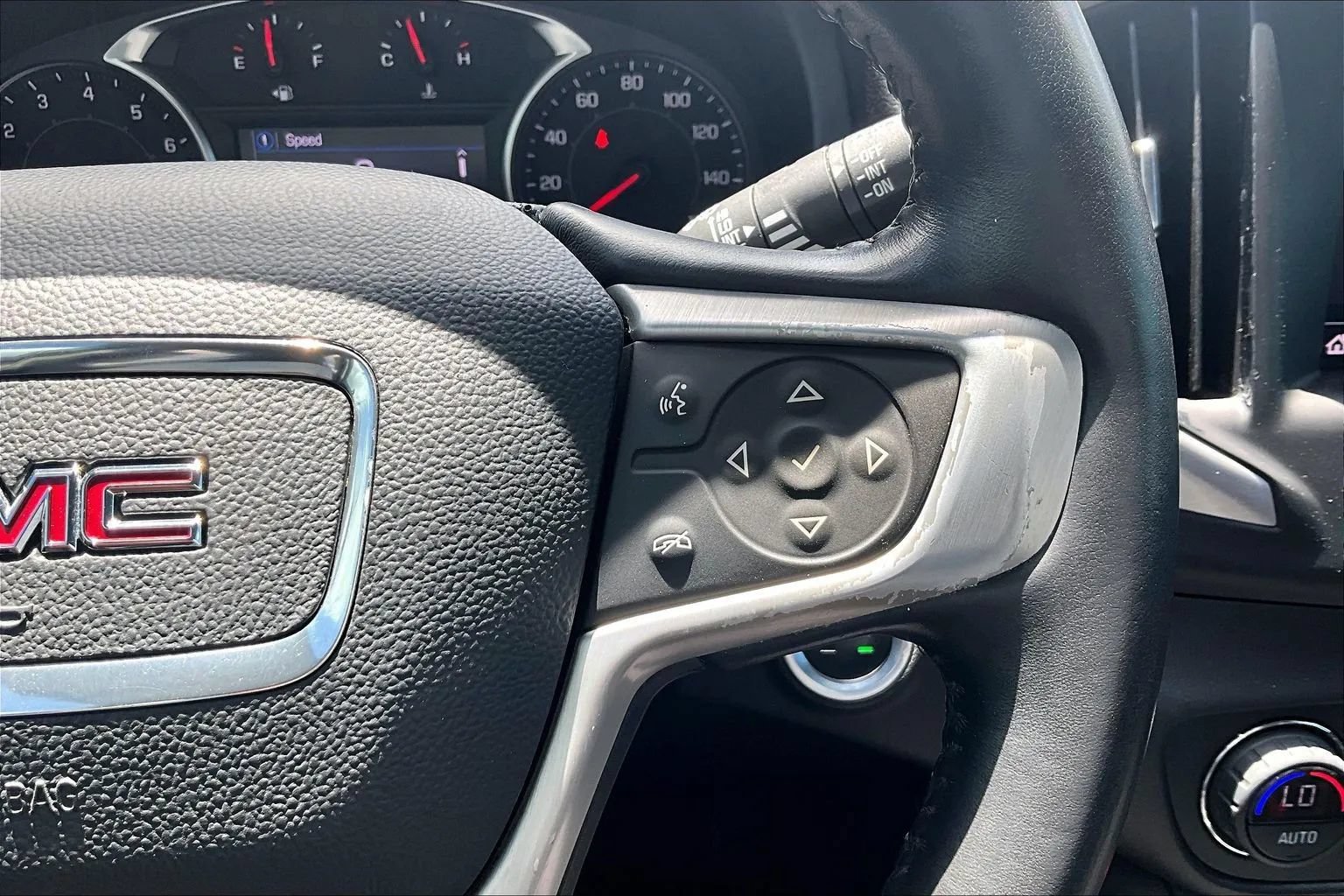 Used 2020 GMC Terrain SLE w/ Driver Convenience Package FWD image 20