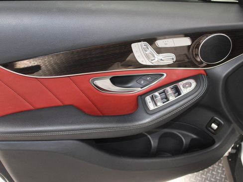 Used 2022 Mercedes-Benz GLC 300 4MATIC image 31