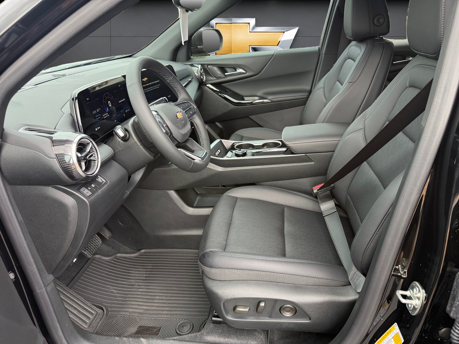 New 2027 Chevrolet Equinox LT w/ Convenience Package II FWD image 9